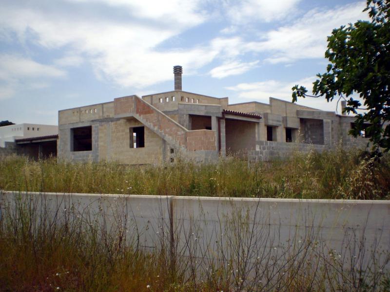 vendita villino a rustico in collina di monopoli a 7 km dal mare