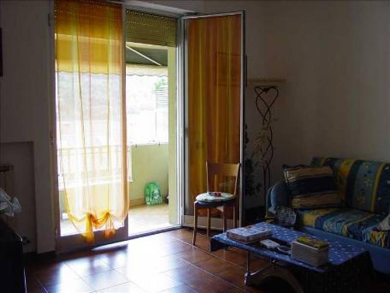 vendita ampio appartamento a varazze