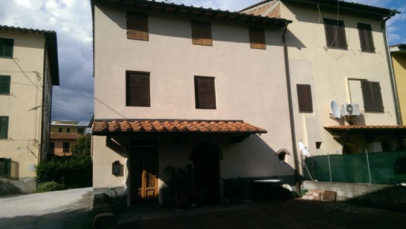 Vendesi Casa Semindipendente a Lucca via ferraris