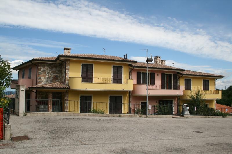 Vendesi Villa a Schiera a Monte Grimano Terme via i maggio
