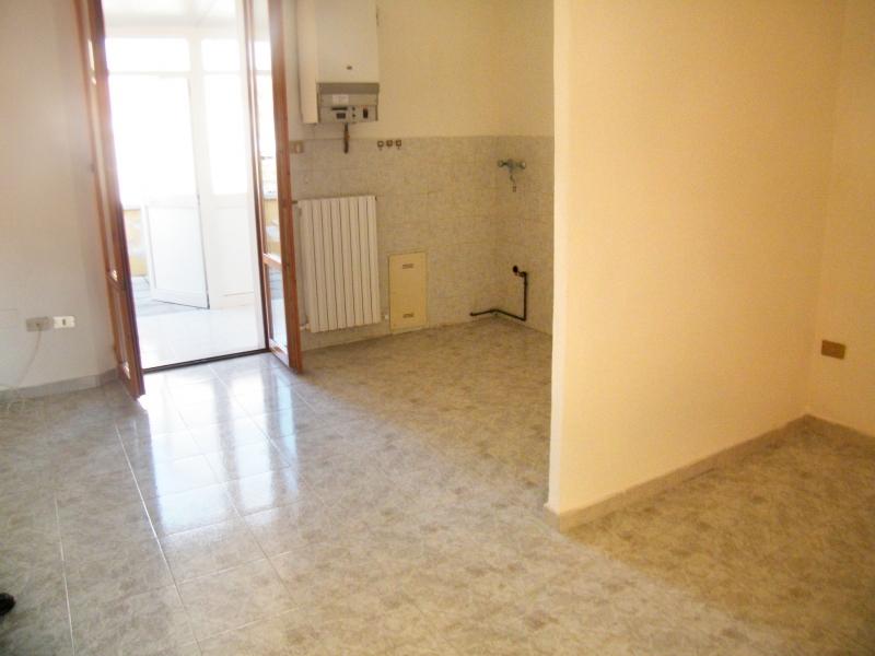 jesi: affittiamo bilocale ristrutturato con terrazza panoramica
