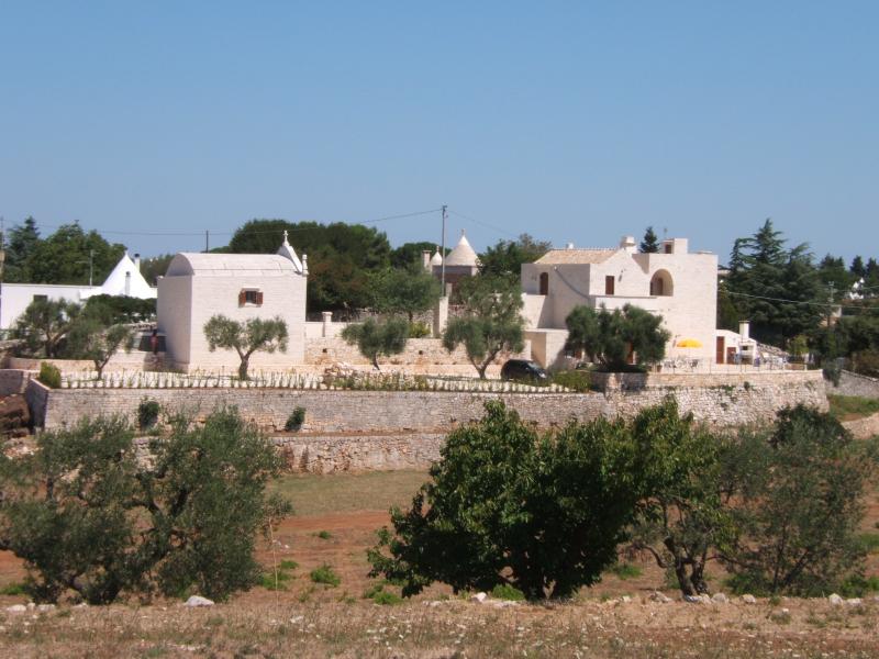 vendo casale in pietra con chiesetta privata in martina franca