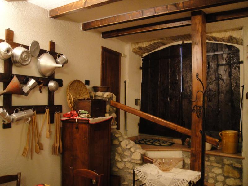 terni, taverna medievale con camino