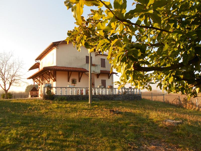 vendita di casale sul montello con 16.000 mq di terreno