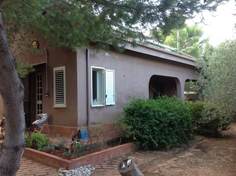 villa in vendita a cinisi 120mq30 di terraz.2200 di giardino