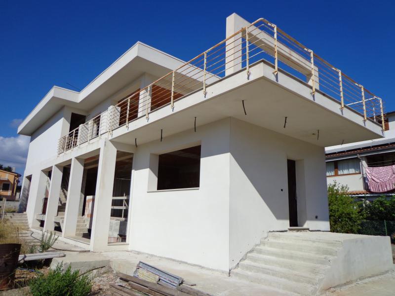 a un passo da scala greca villa singola da ultimare