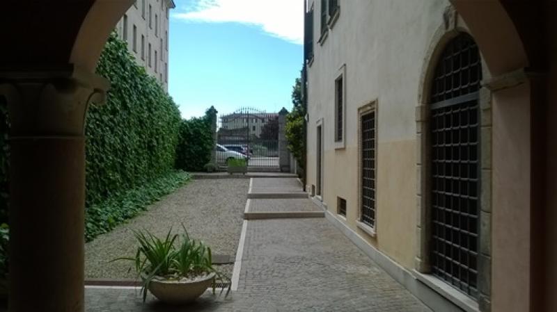 affittasi casa a schiera in centro