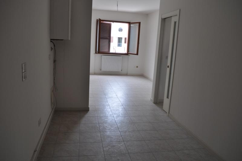 j20685 jesi: affittiamo mq.60 non ammobiliati