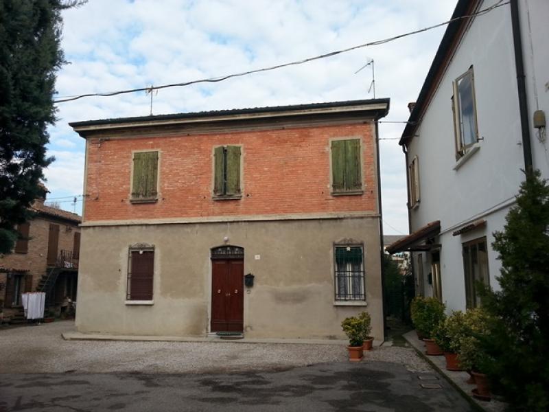 porzione di casa indipendente da ristrutturare in centro porotto