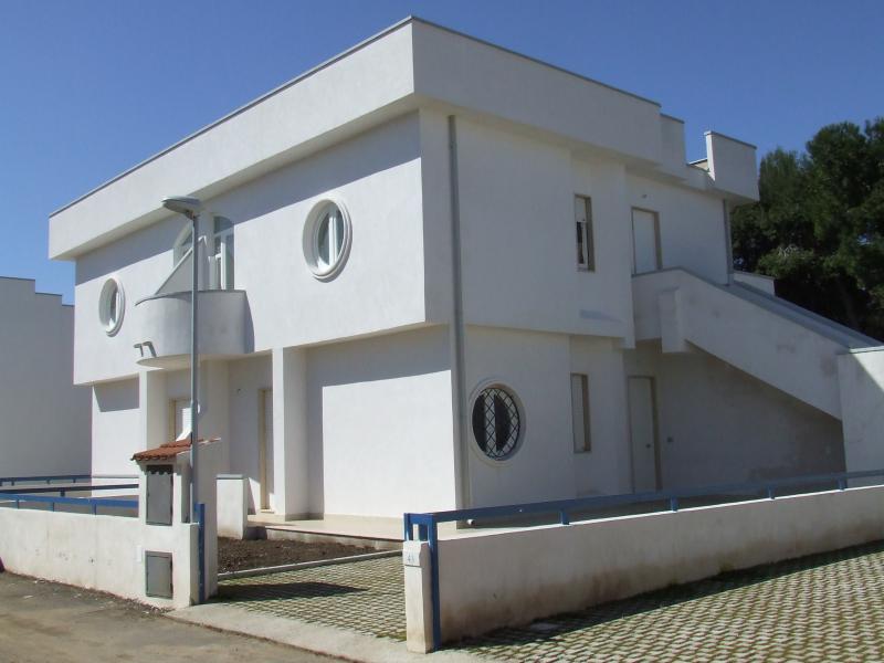 vendo villa in zona laura