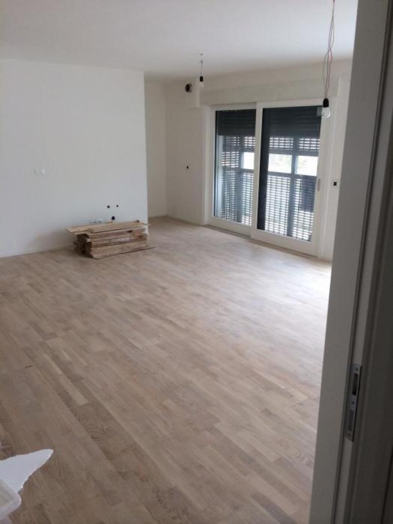vende trecamere via del cotonificio
