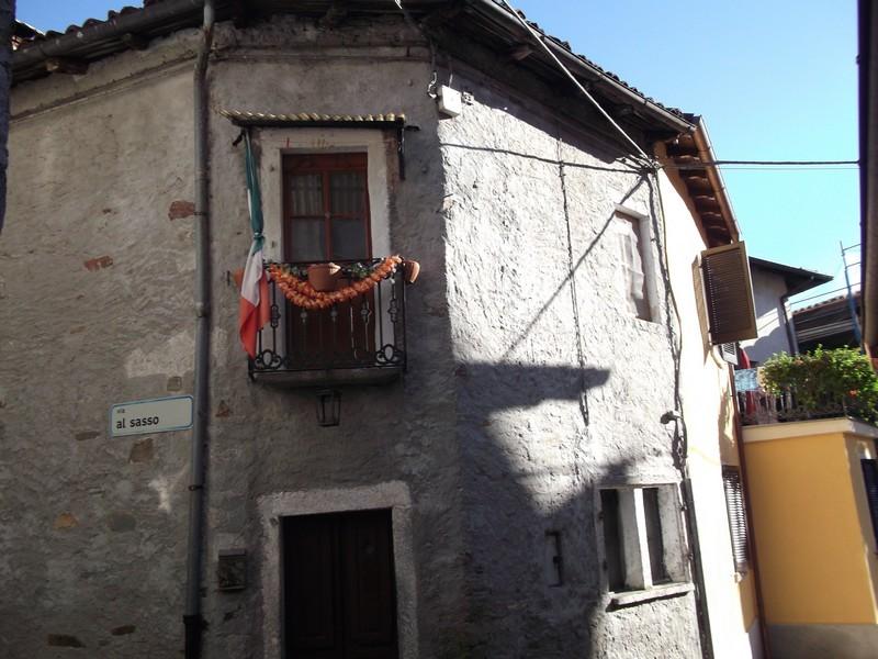 casa in sasso sul lago