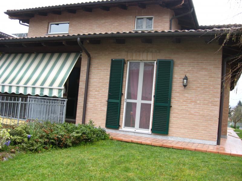 Vendesi Villa Bifamiliare a Nizza Monferrato strada bricco 1/c