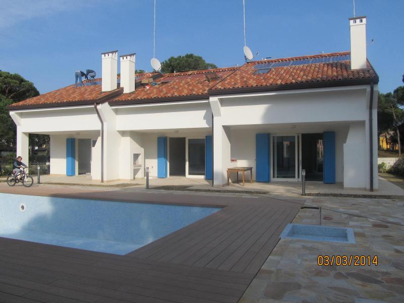 vendo villetta con piscina