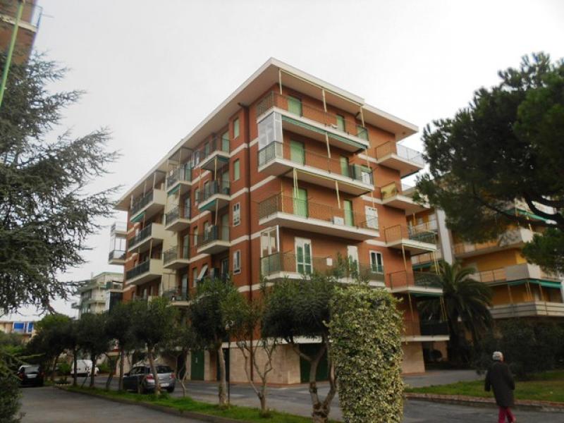 350 metri mare zona ponti. bilocale ristrutturato con 40 mq di terrrazzo.