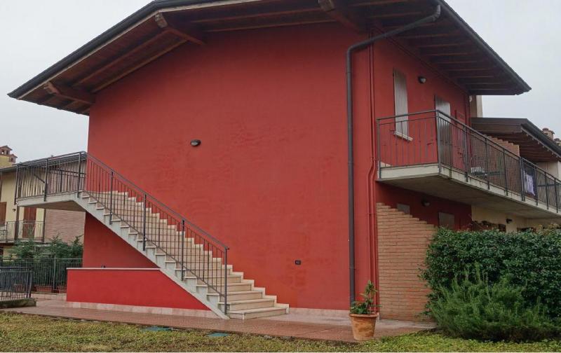 Vendesi Villa a Schiera a Bergamo pontirolo nuovo via grazia deledda, 17