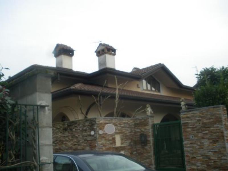 Vendesi Villa Singola Villino a Casorezzo via rossini