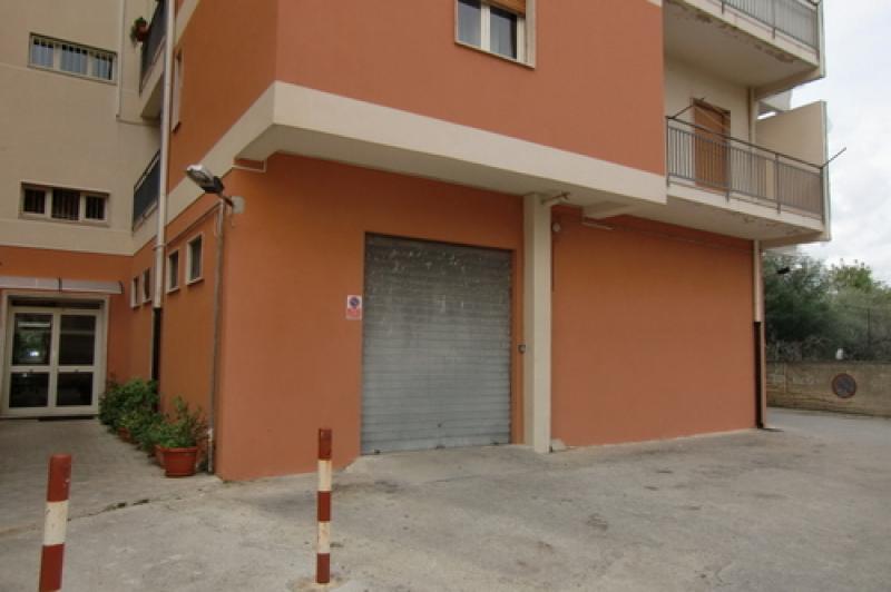 siracusa, scala greca, vendesi deposito uf-536