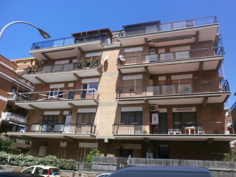 pomezia torvaianica centro appartamento attico 100 mq.
