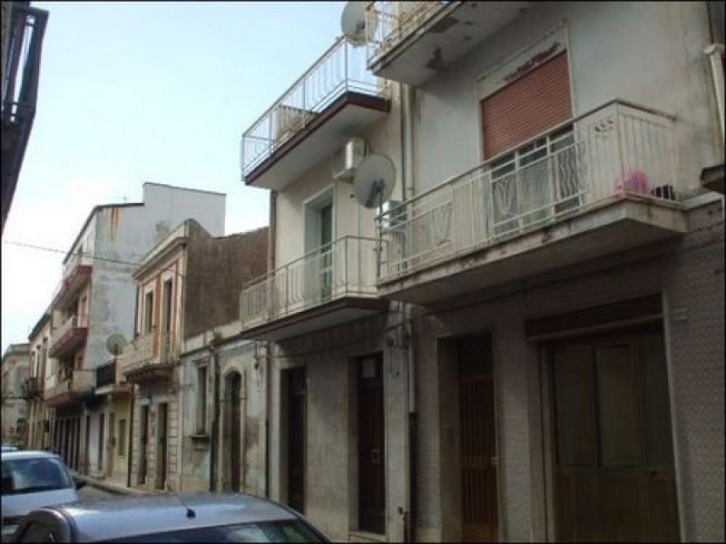 siracusa, floridia, zona matrice, vendesi stabile ia-3799