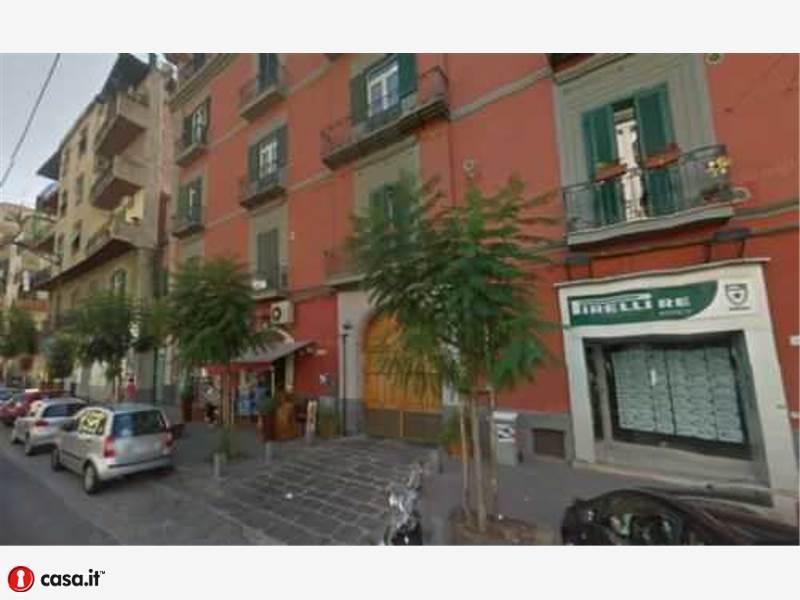 affittasi bellissimo appartamento fronte strada