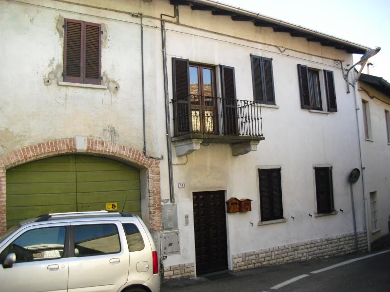 mornago,crugnola,appartamento arredato,termoautonomo.posto auto.