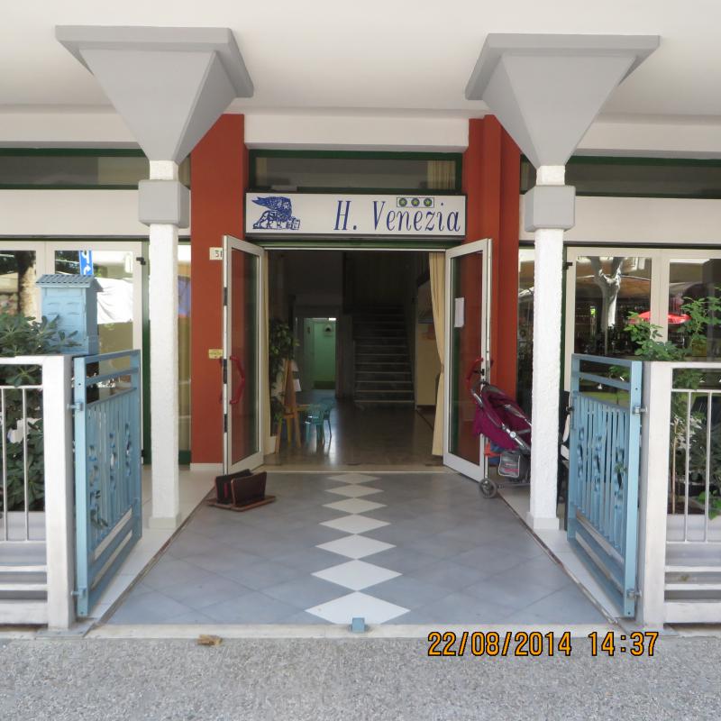 Vendesi Albergo Hotel a San Mauro Pascoli via marina 31