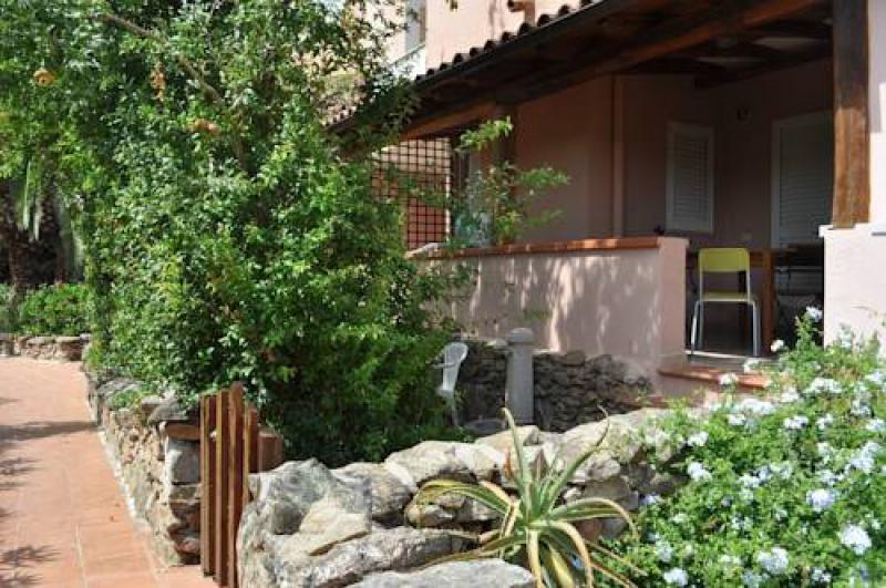 grazioso bilocale in vendita nel cuore della costa smeralda
