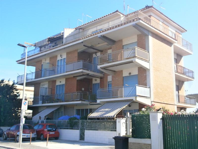 torvajanica centro appartamento vista mare