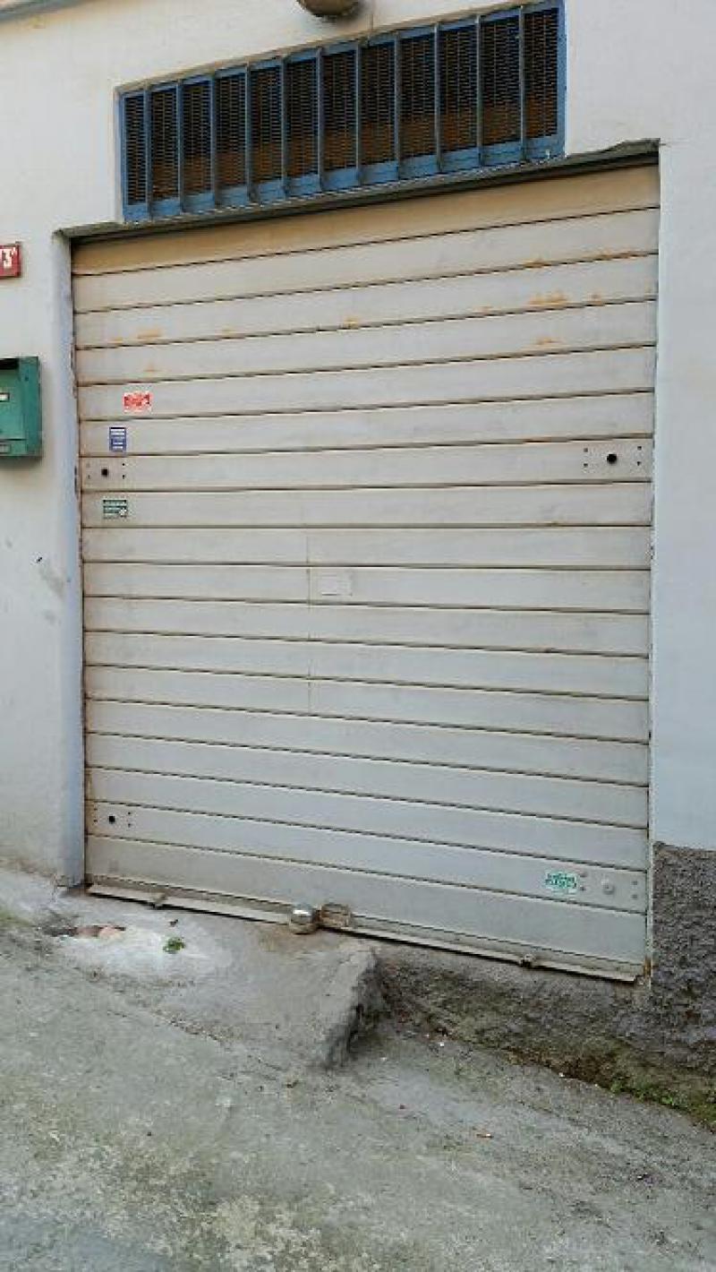 pomezia centro magazzino 150 mq. con bagno