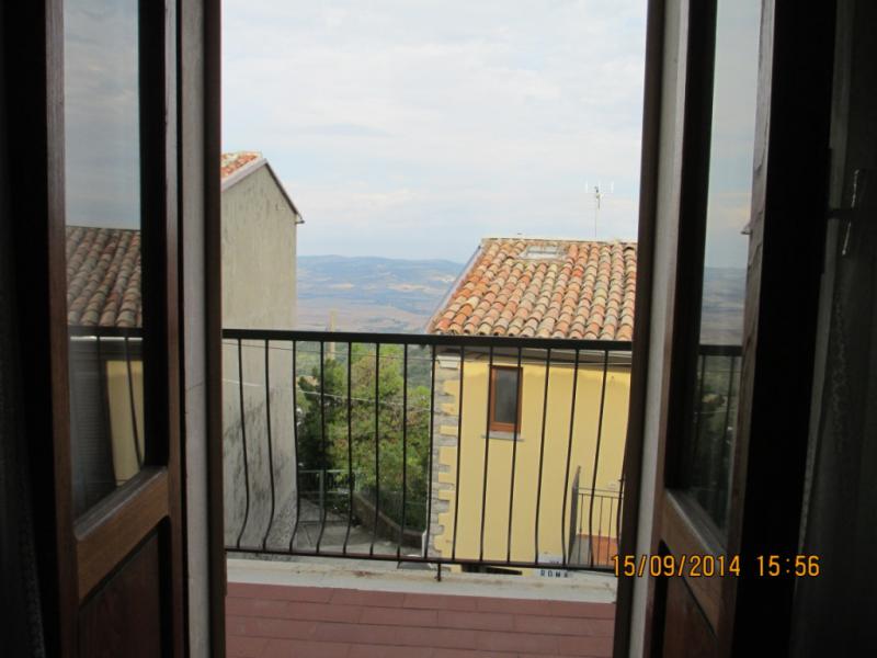 castell azzara: vendo casa indipendente 5 vani, arredata con garage