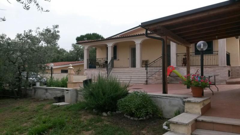 Vendesi Villa Singola Villino a Palombara Sabina strada del laghetto