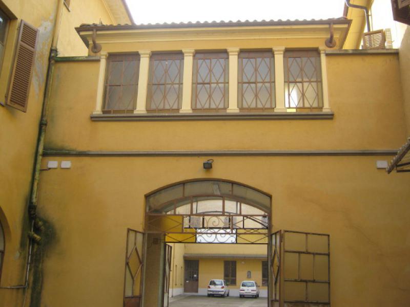 Vendesi Stabile Palazzo a Vercelli p.zza mazzini  n. 13