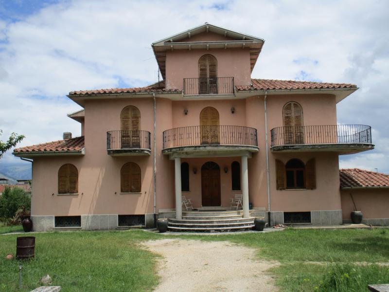 villa con terreno di mq.5500