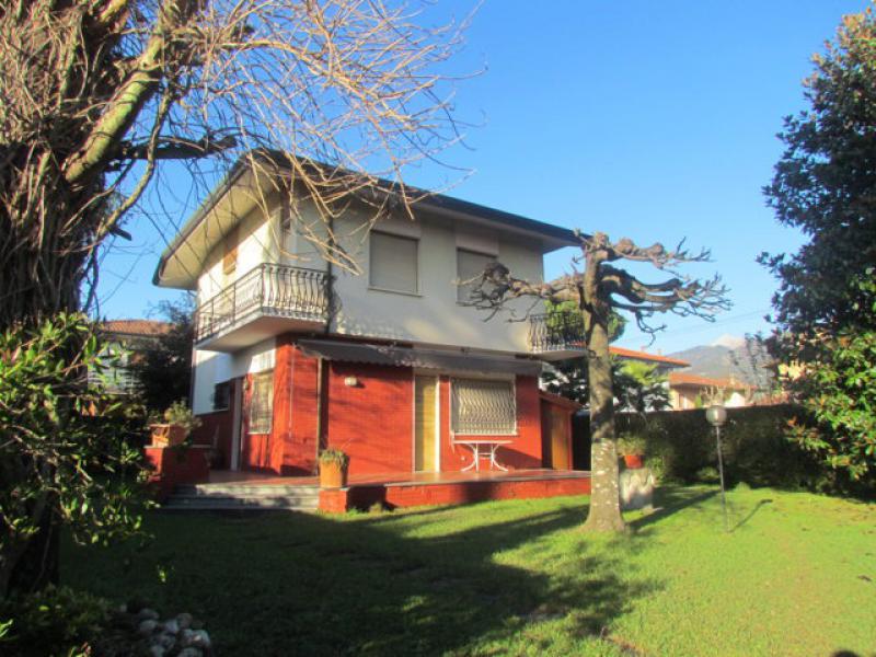bella villa immersa nel verde