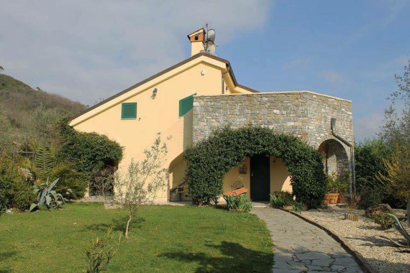 Vendesi Villa Singola Villino a Garlenda localit� prati 23