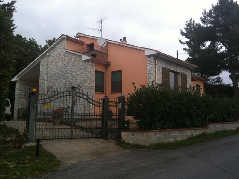 Vendesi Villa Singola Villino a Sassoferrato via roma, 1, sassoferrato