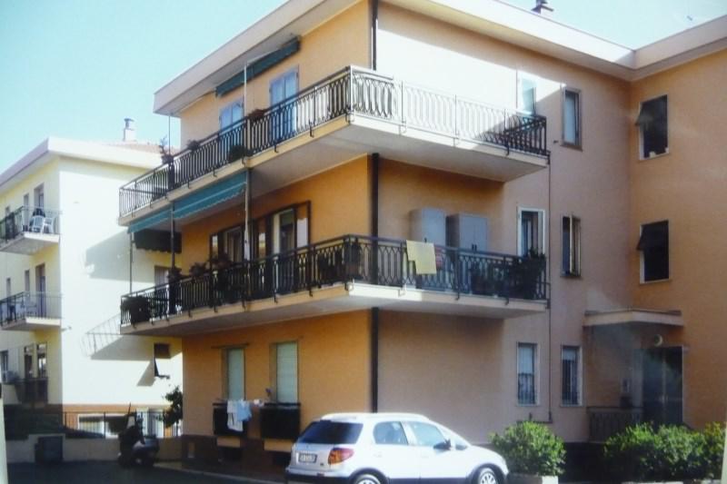 a pietra ligure affitto alloggio spazioso con garage vicinissimo mare