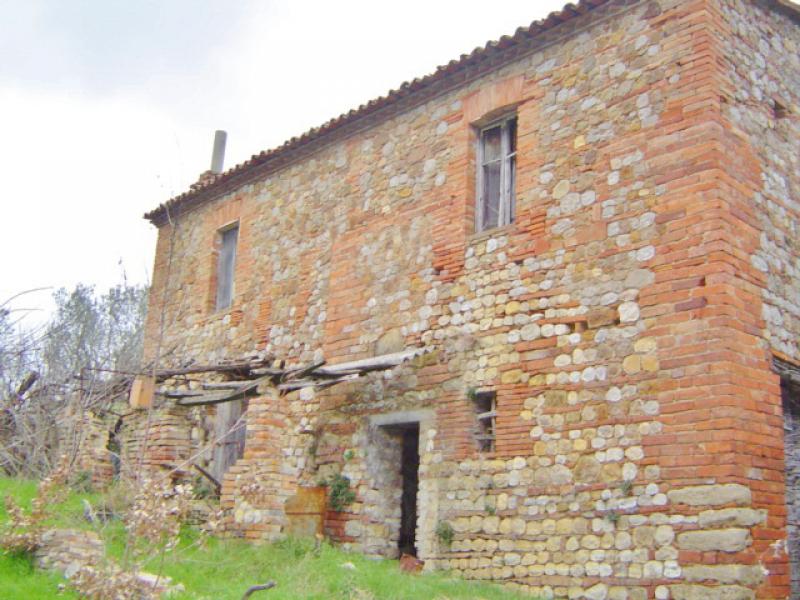 cdp6816 - casale da ristrutturare con 2 ha di terreno