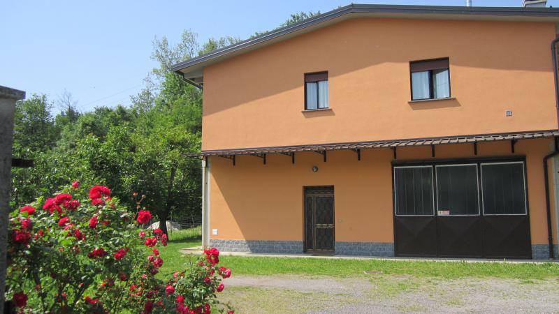 capannone art.ind.indip.con appartamento e terreno