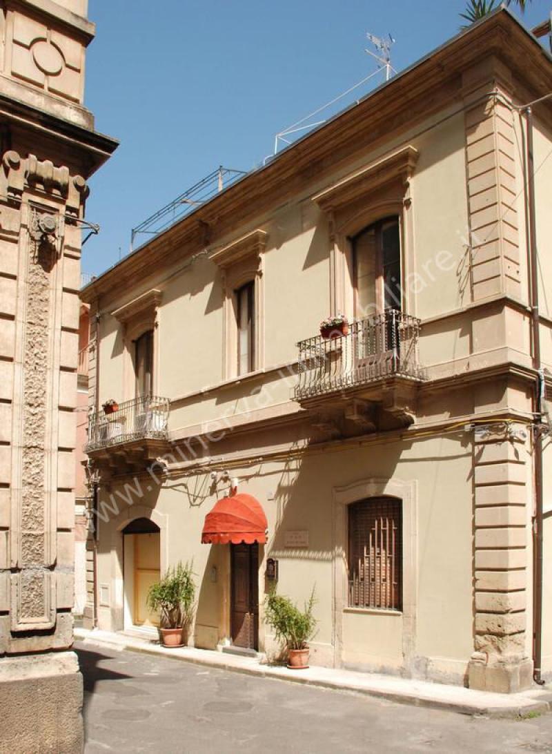 Vendesi Stabile Palazzo a Lentini 