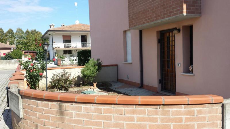 appartamento con ingresso indipentente e giardinetto privato