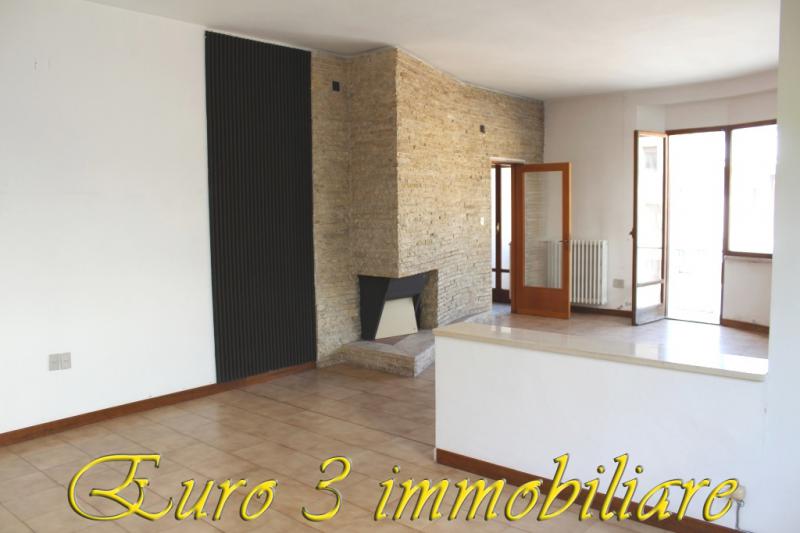 ascoli-centro-appartamento mq. 140 con balconi