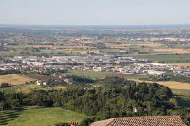 casale con 10 ettari di terreno agricolo