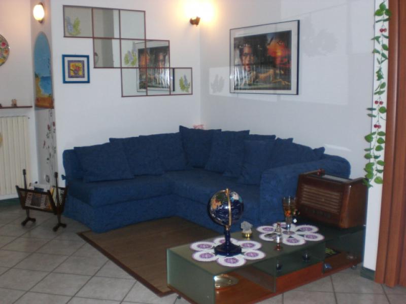 vendo ampio appartamento a mariano comense con giardino privato di 80 mq