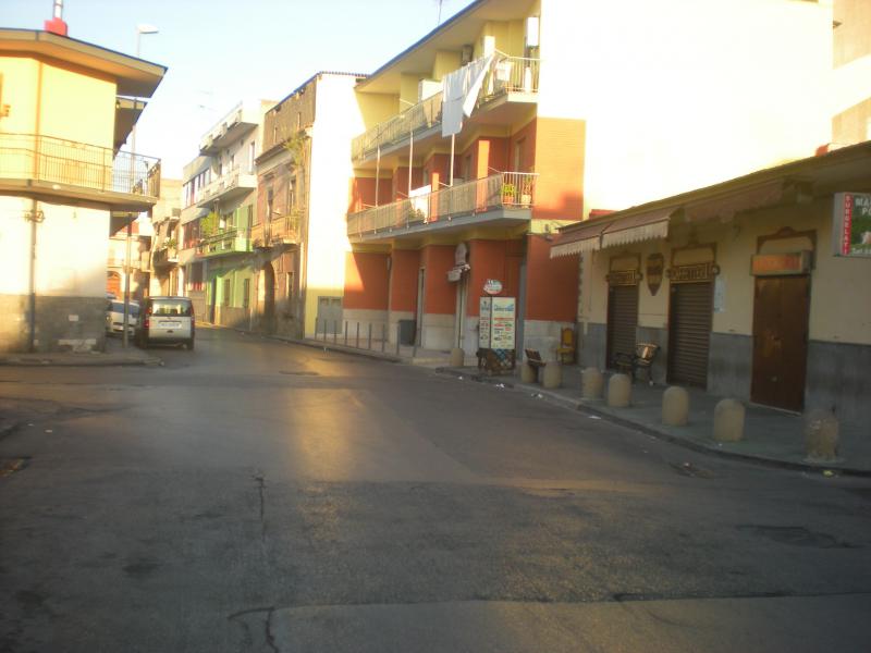 afragola fittasi locale 300 mq.