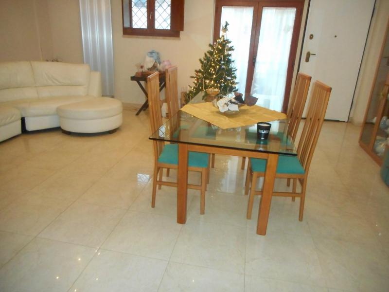 appartamento due livelli con giardino