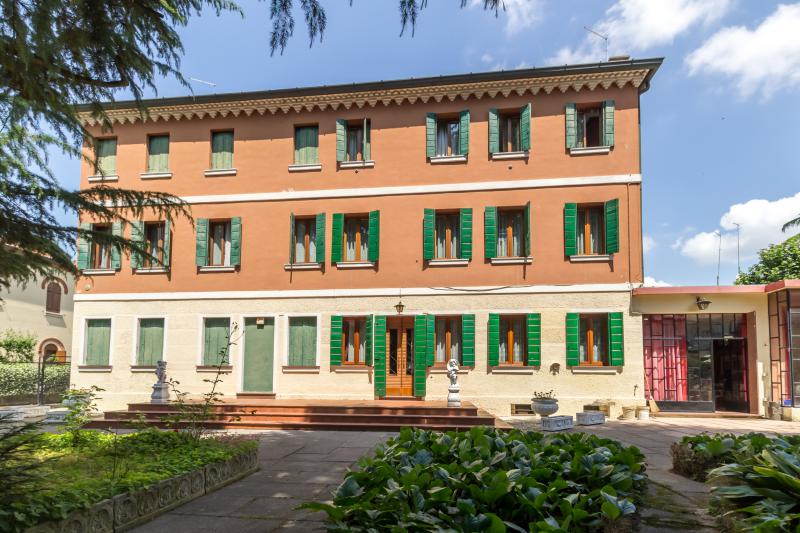Vendesi Stabile Palazzo a Mogliano Veneto via fiume 4