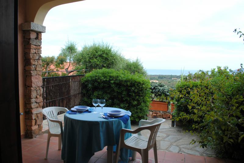 bilocale con veranda vista mare ad agrustos