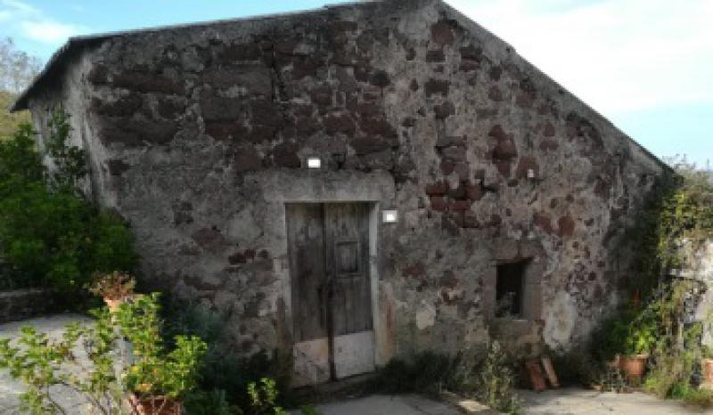 Vendesi Rustico Casale Corte a Villanova Monteleone centro storico
